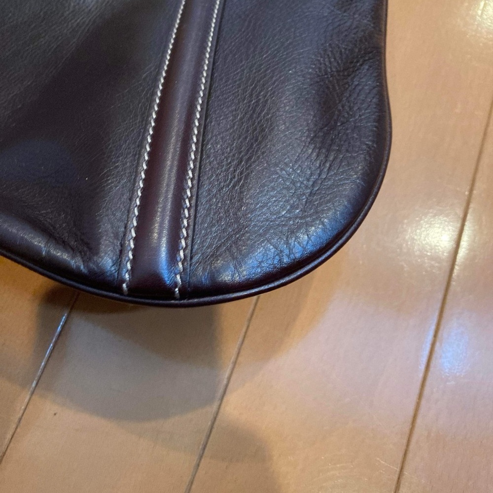 Gucci Dark Brown Shoulder Bag with Iconic Emblem - Picture 6 of 12